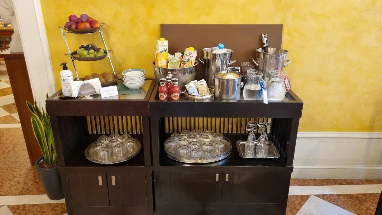 Art Hotel Orologio Bologna 4*,