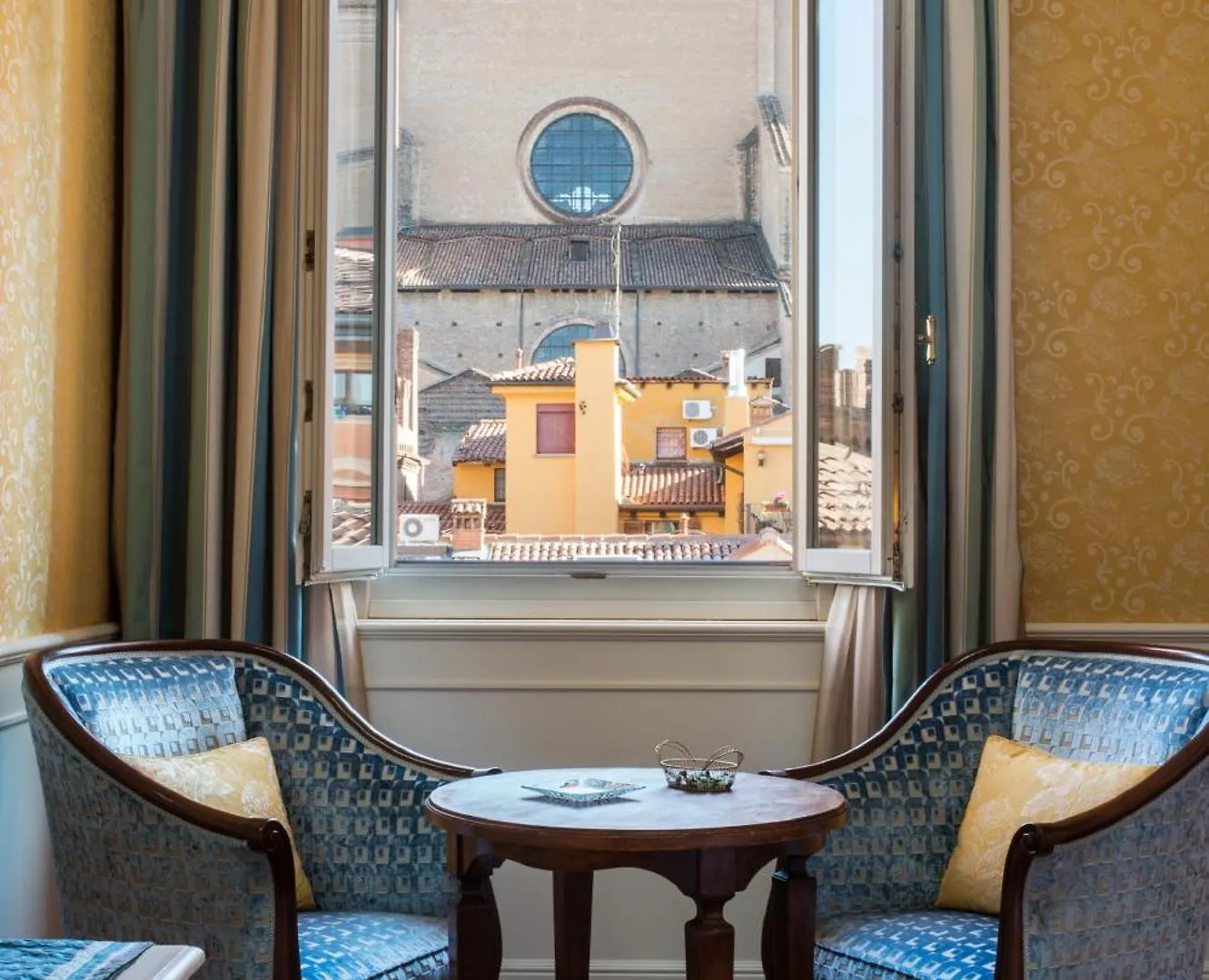 Art Hotel Orologio Bologna 4*,