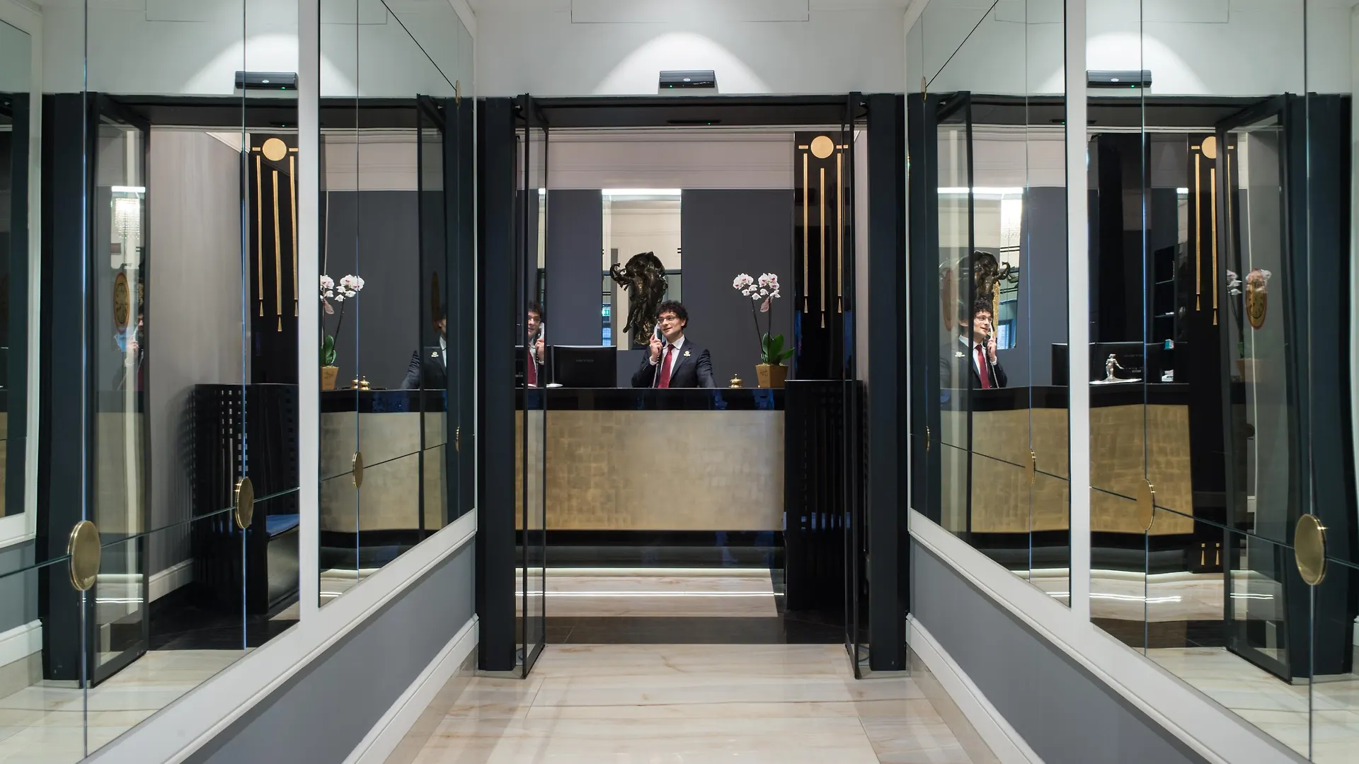 Art Hotel Orologio Bologna 4*,  Italy